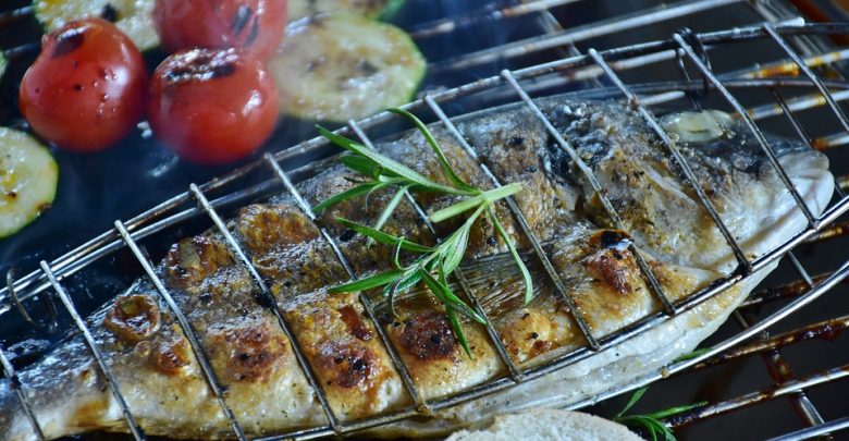 طريقة عمل السمك المشوي بالفرن